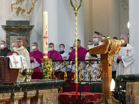 Diakonenweihe im Fuldaer Dom (Foto: Karl-Franz Thiede)